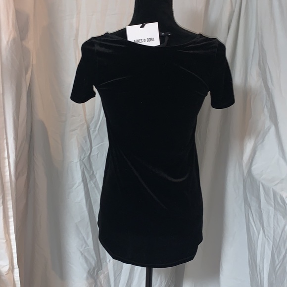 NWT Agnes & Dora Velvet Everyday Tee - Picture 3 of 4